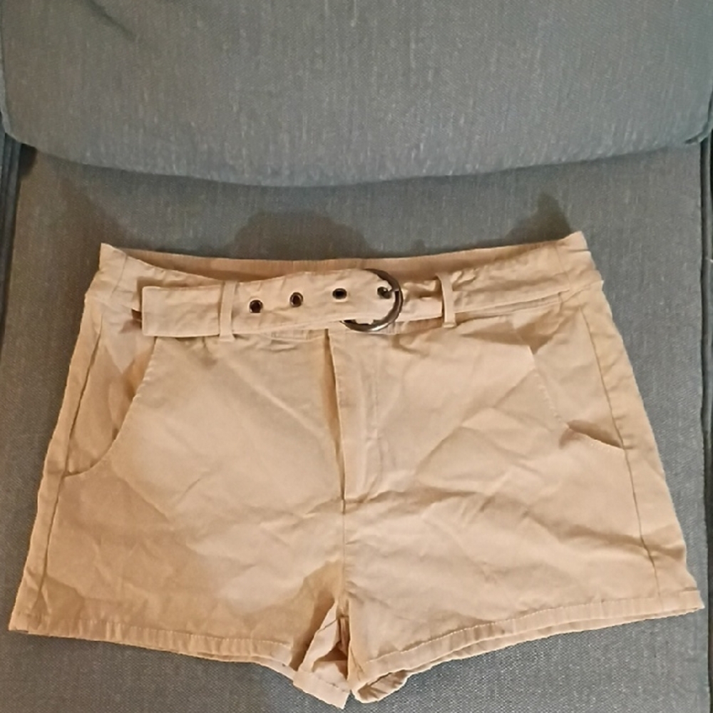 High-Waist Beige Women's Shorts with Belt